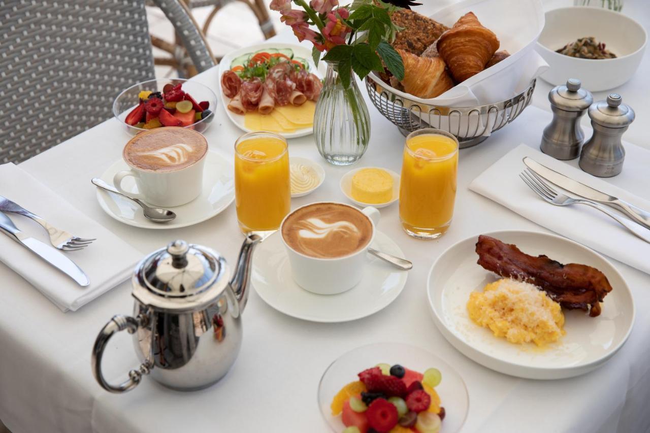 호텔 디플로맷 스톡홀름 외부 사진 A breakfast table