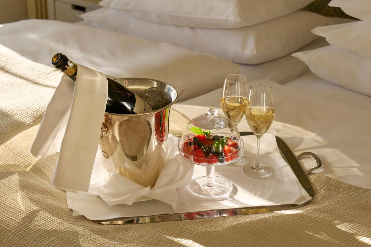 호텔 디플로맷 스톡홀름 외부 사진 Room service