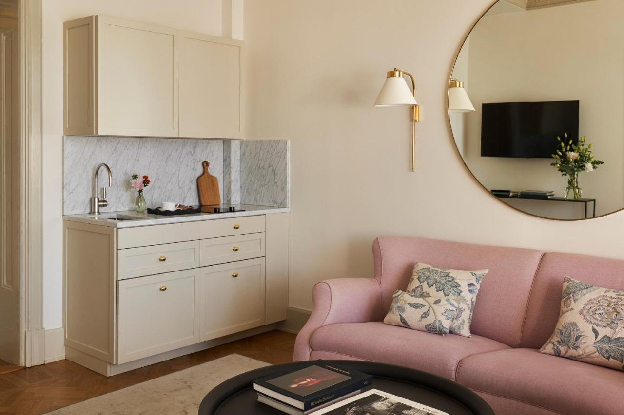 호텔 디플로맷 스톡홀름 외부 사진 A kitchenette in a hotel