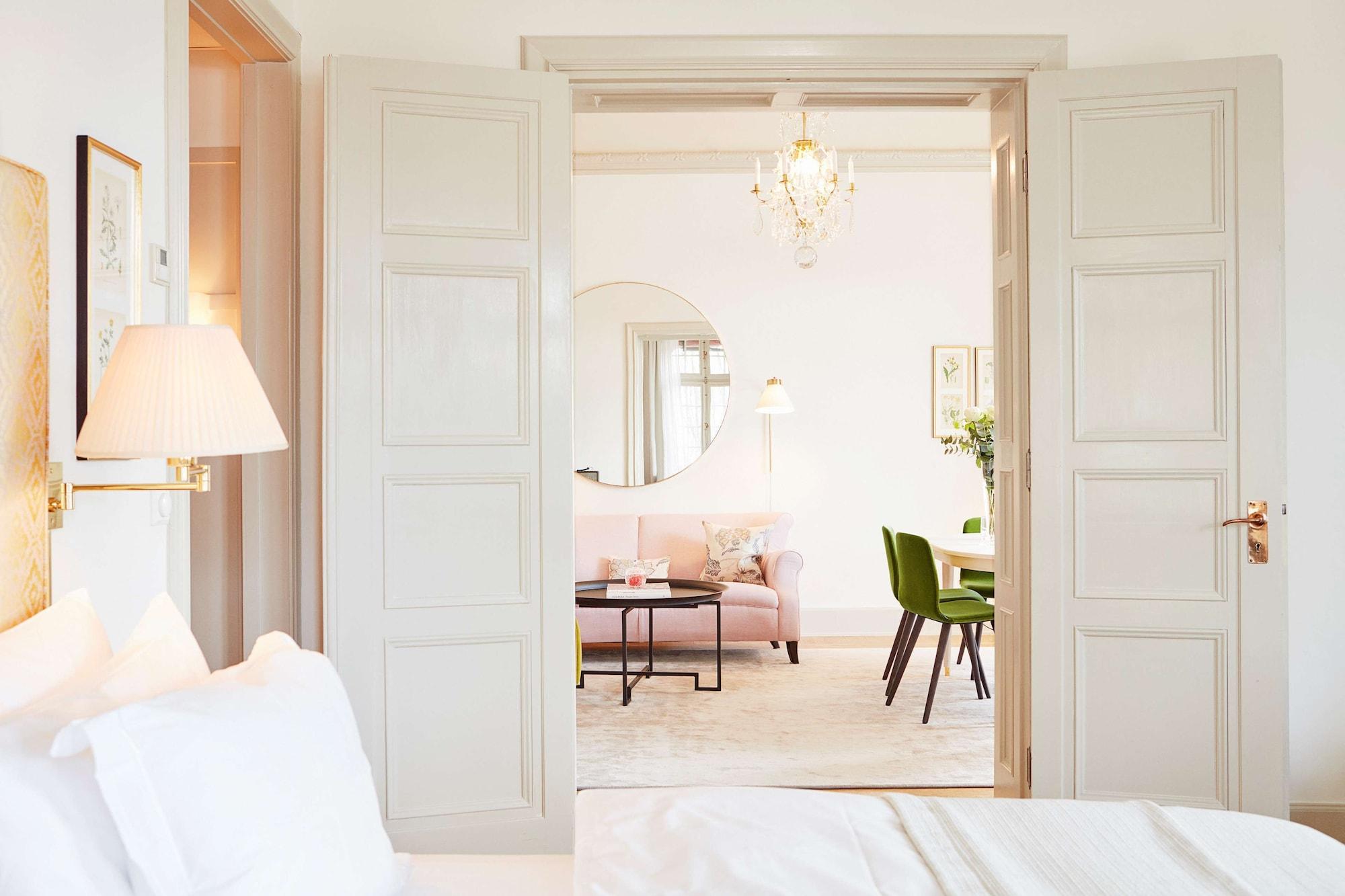 호텔 디플로맷 스톡홀름 외부 사진 A suite at the Hotel Axelmannstein