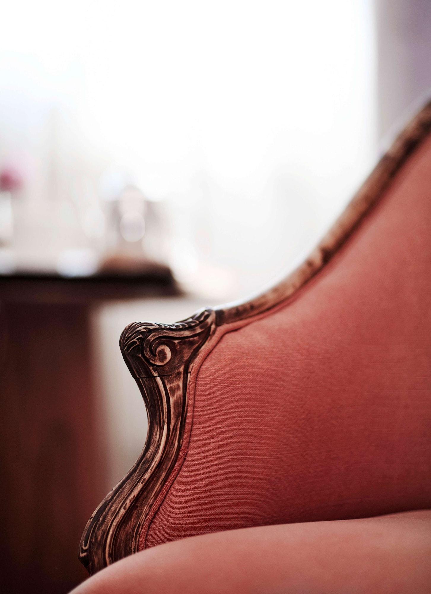 호텔 디플로맷 스톡홀름 외부 사진 Detail of a Louis XV armchair