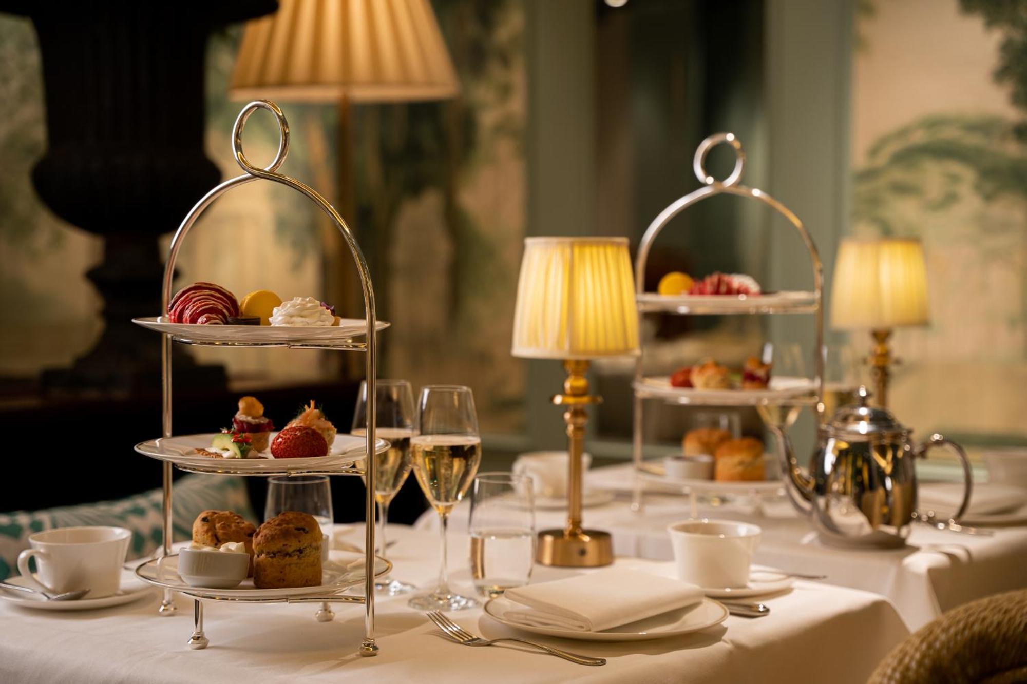 호텔 디플로맷 스톡홀름 외부 사진 Afternoon tea at the Ritz